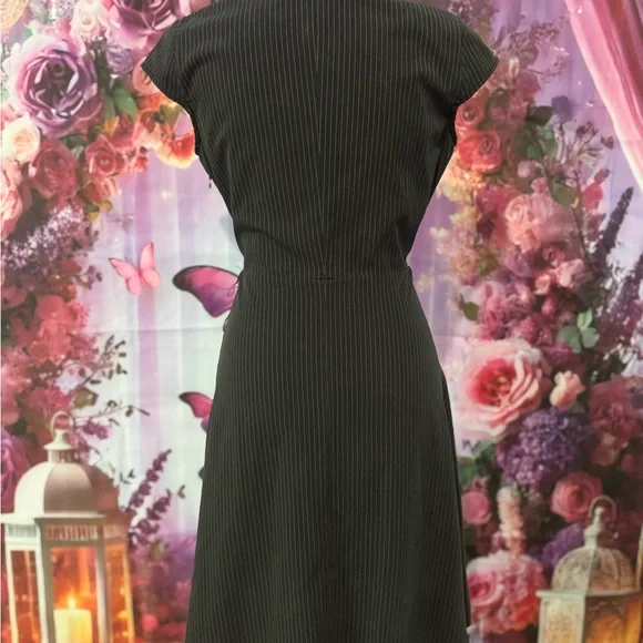 Calvin Klein Black w/ thin grey lines - Picture 2 of 2